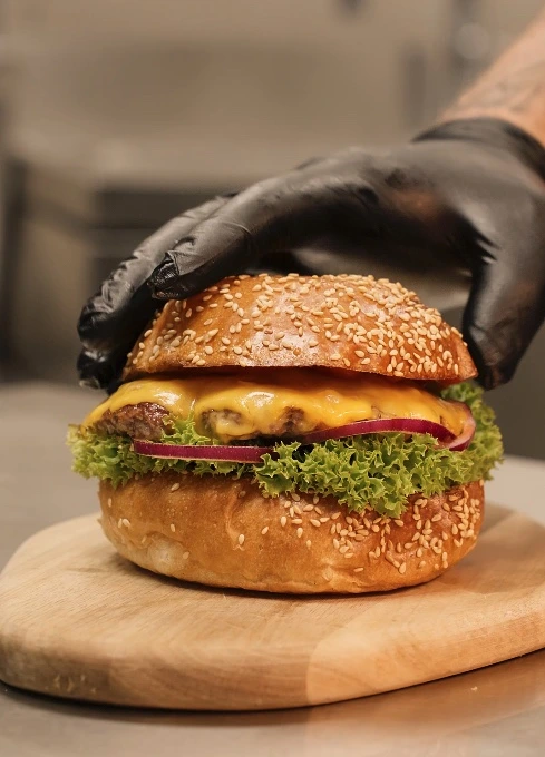 Burger-Zusammenbau von der heißen Plancha – Burgerliebling Ingelheim
